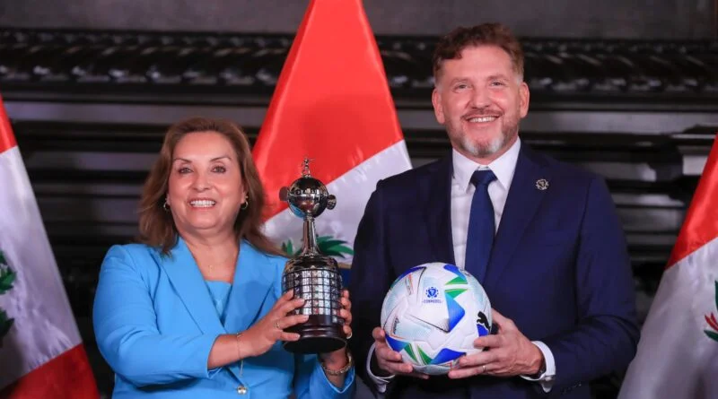 President of Peru Dina Boluarte and Alejandro Domínguez pose together after the announcement.