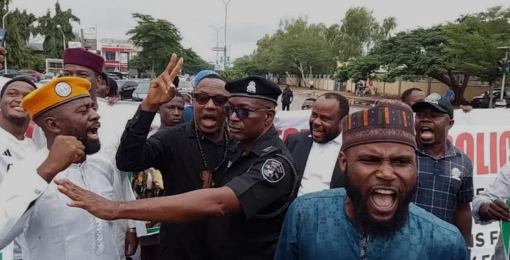 Sowore and Some Protesters At The Nigeria Police Force Headquarters. Photo Via Blueprint Newspaper