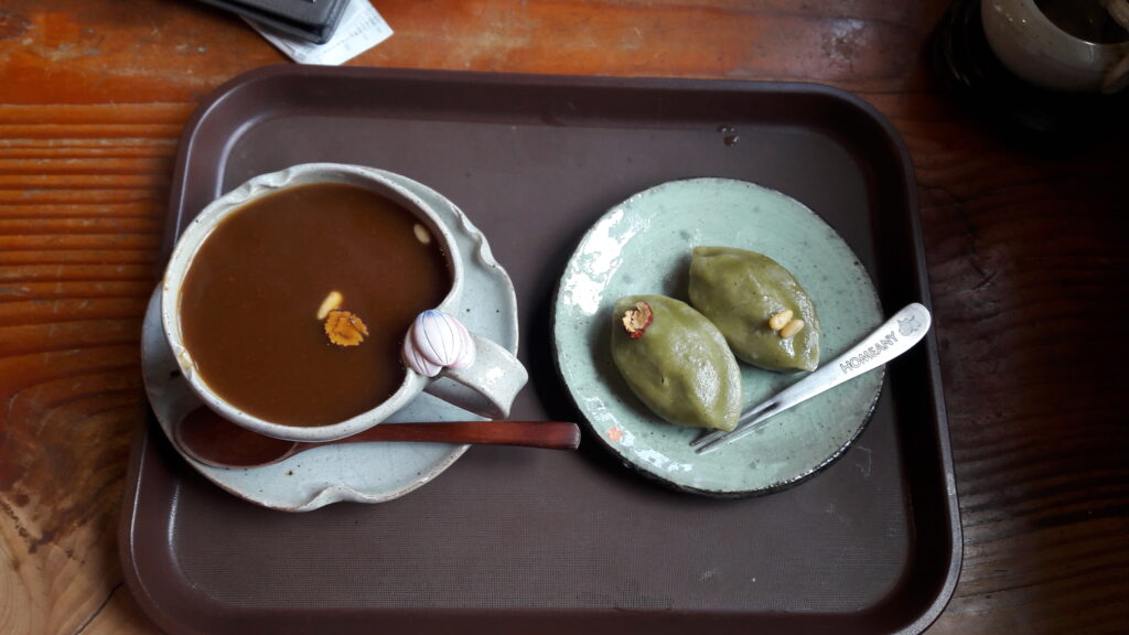 A picture of a meal. 
