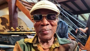 Milton Nascimento’s selfie shared via social media (PHOTO: REPRODUCTION)