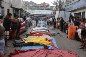 Bodies Are Lined Up On The Ground And Observed By Residents In The Penha Complex (Photo: Fabiano Rocha)