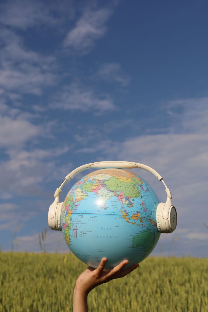 A young global generation connected through smartphones, digital networks and movements.